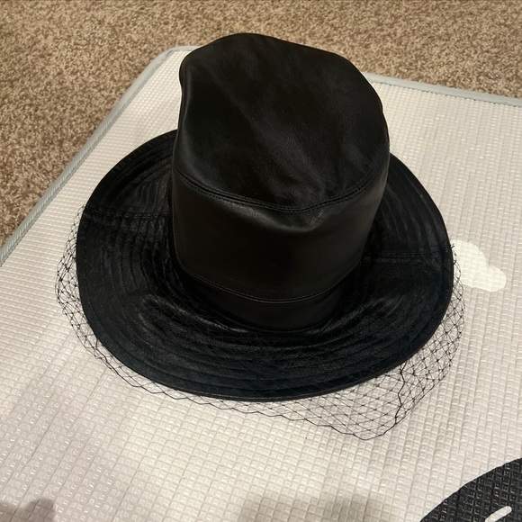 Teddy-D Large Brim Bucket Hat Leather with Veil 55 - Picture 2 of 6